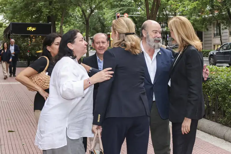 Doña Elena y doña Cristina junto con el matrimonio Resines