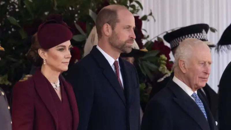 Kate Middleton, Guillermo y el rey Carlos III. 