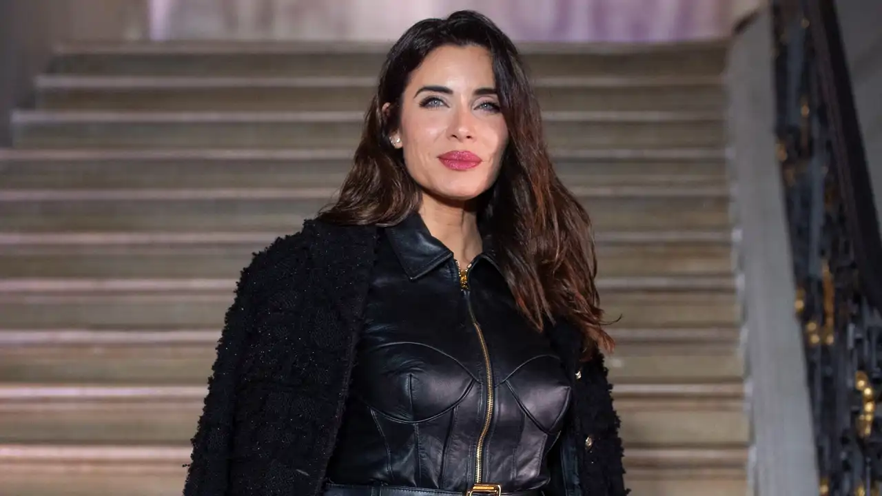 El pequeño 'desplante' de Pilar Rubio a Zuhair Murad: se la juega con un conjunto de Givenchy en su desfile en la Semana de la Moda de París