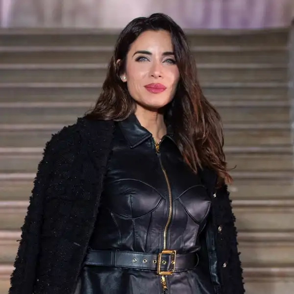 El pequeño 'desplante' de Pilar Rubio a Zuhair Murad: se la juega con un conjunto de Givenchy en su desfile en la Semana de la Moda de París