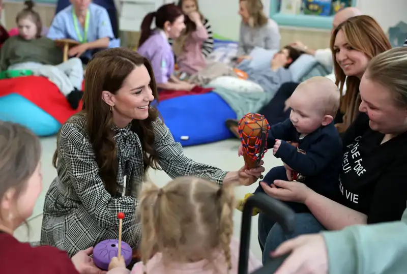 Kate Middleton amadrina un hospital infantil en Gales.