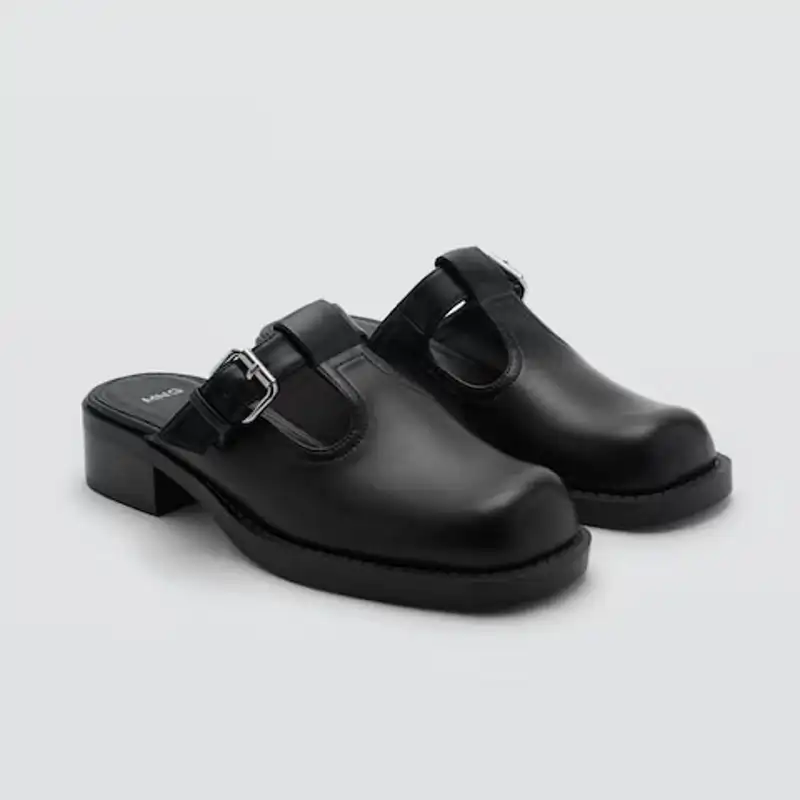 Zueco hebilla estilo mule de Mango 20,99 euros 