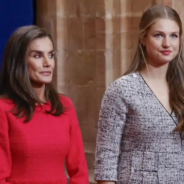 La Reina Letizia y sus hijas, la Princesa Leonor y la Infanta Sofía. 