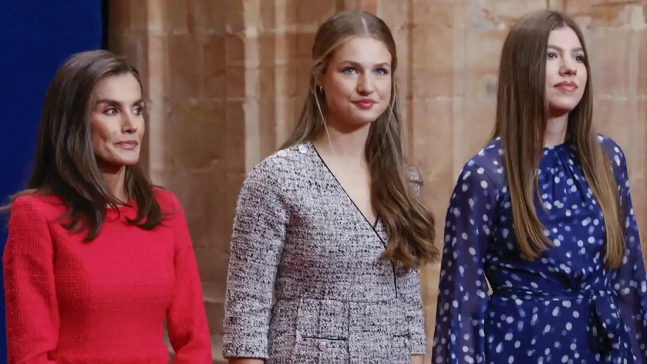 La Reina Letizia y sus hijas, la Princesa Leonor y la Infanta Sofía. 