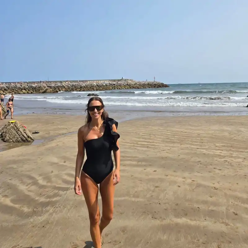 ️Paula Echevarría, en las playas de Candás.