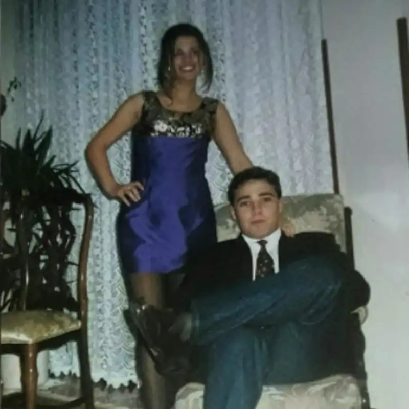 Paula y su hermano de jóvenes