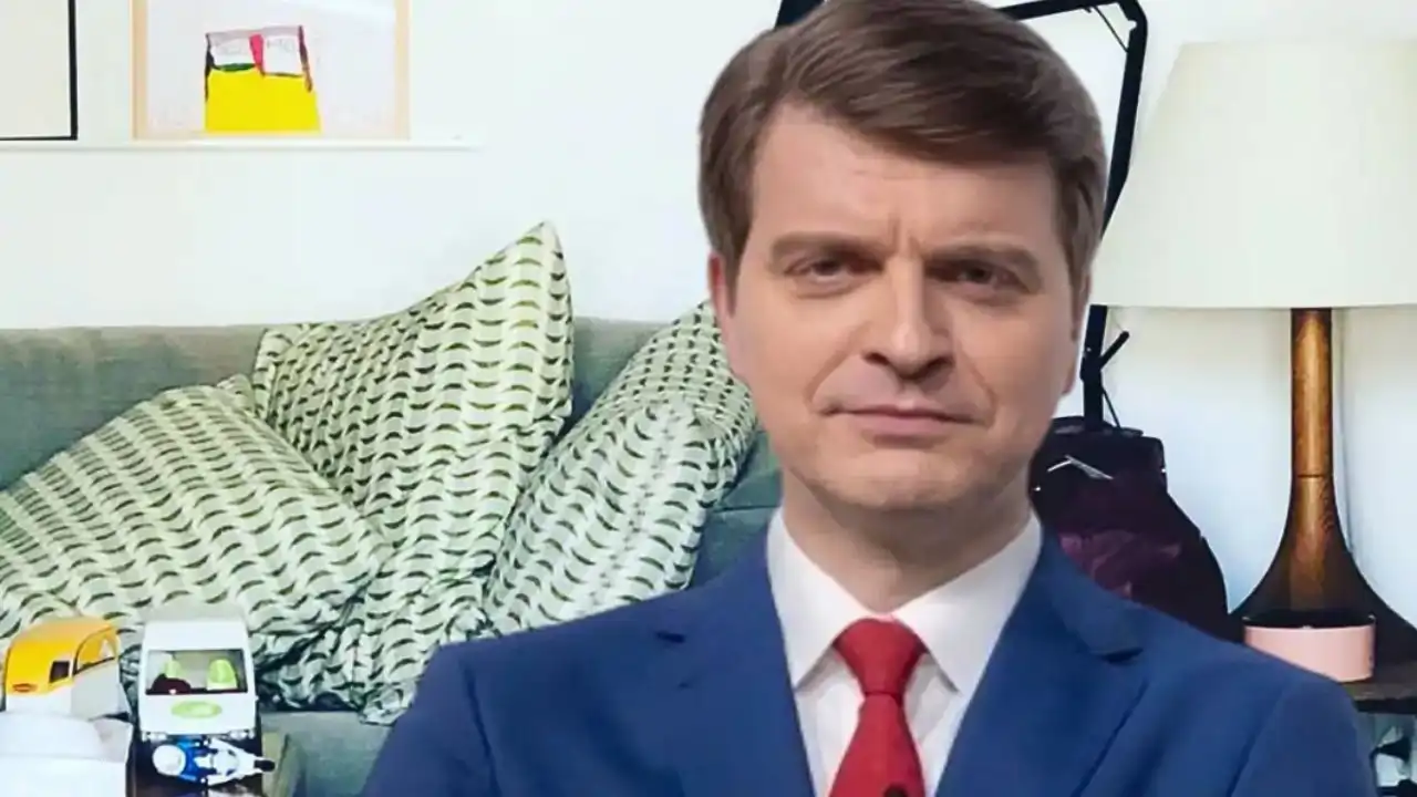 Marc Giró en su piso. 