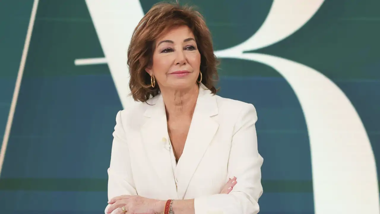 Ana Rosa Quintana, de blanco impoluto, se mantiene fiel a su tradición en su esperado regreso a 'El programa de AR': "¡Vamos a por ello!