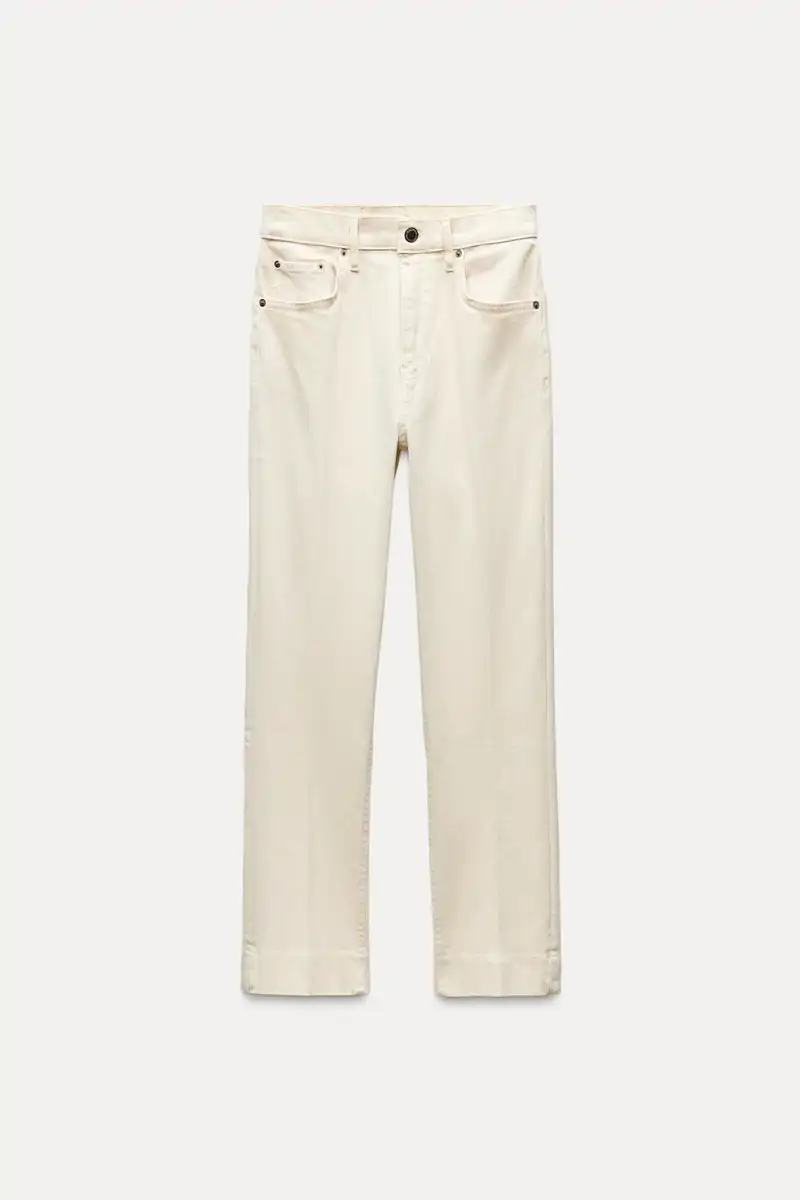 Jeans ZW Collection Boot cut blancos de tiro alto cropped de Zara 29,95 euros 