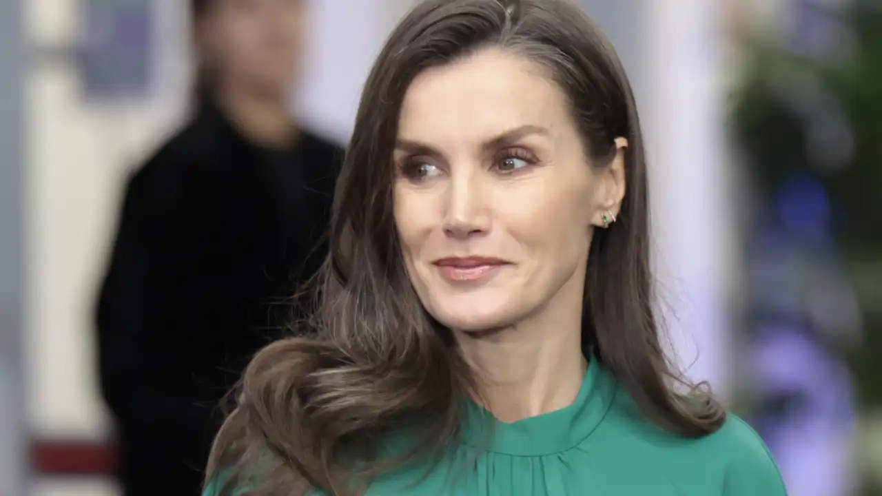 La Reina Letizia, musa en el Reino Unido: una periodista le copia su look más aplaudido 