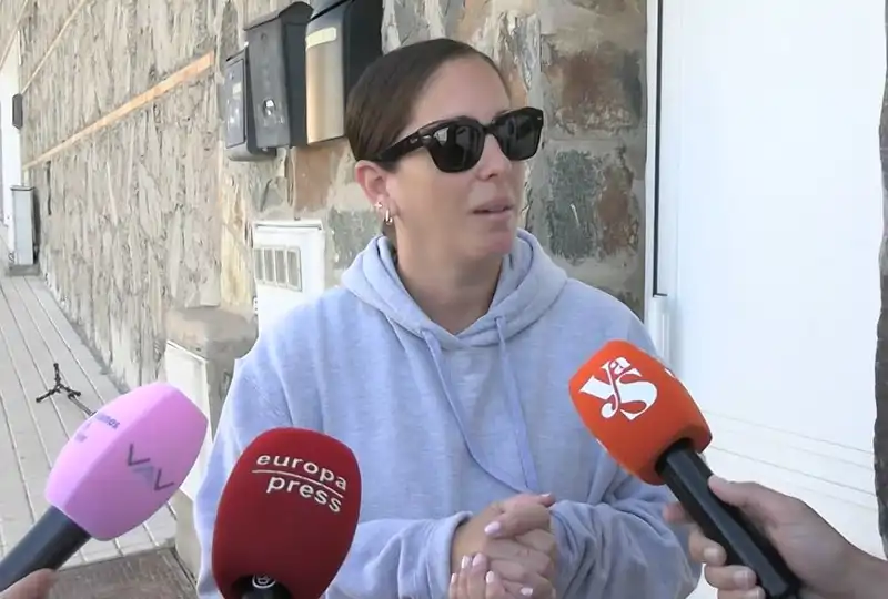 Anabel Pantoja atiende a la prensa