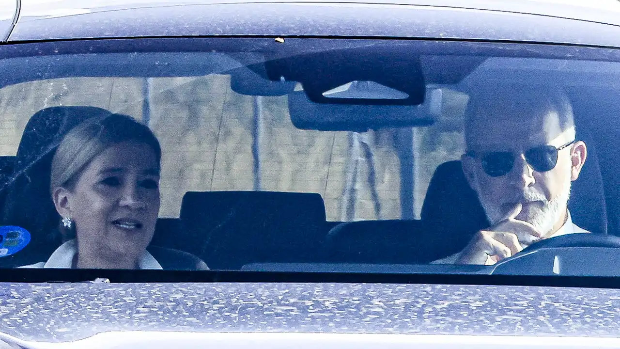 El Rey Felipe VI y la Infanta Cristina llegando juntos a la boda de Victoria López Quesada el pasado mes de agosto 