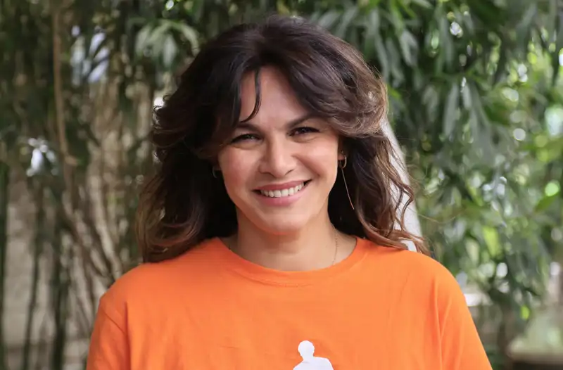 Fabiola Martínez posa sonriente durante un evento