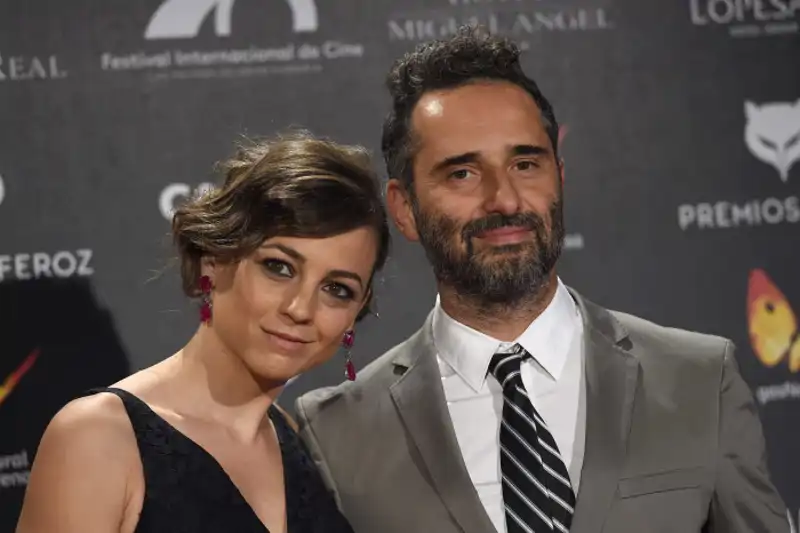 Jorge Drexler y Leonor Watling en un posado.