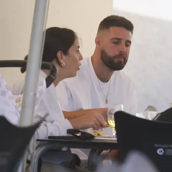 Anabel Pantoja y David Rodríguez en una terraza