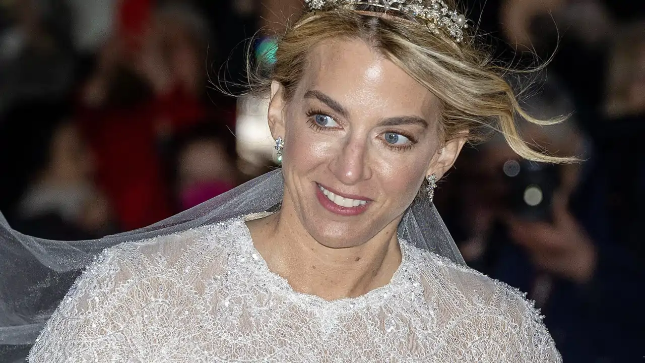 Chrysi Vardinogianni, una novia moderna con la tiara que ya llevó Tatiana Blatnik en su boda con Nicolás de Grecia