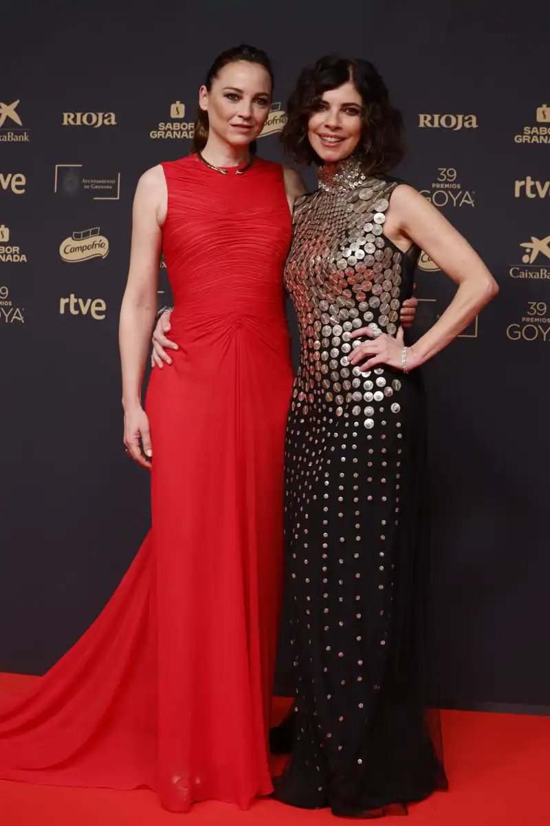 Maribel Verdú y Leonor Watling posan en la alfombra roja de los Premios Goya 2025 