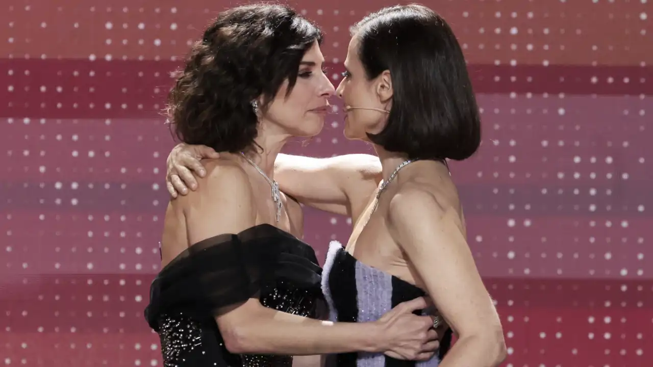 Momentazos y anécdotas de los Premios Goya 2025: del beso de película de Maribel Verdú y Aitana Sánchez-Gijón a la emoción incontrolable de Salva Reina