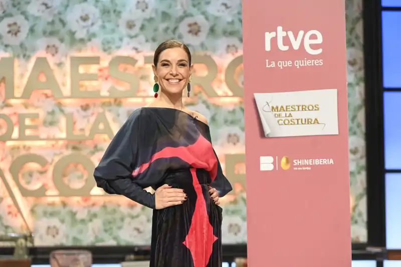 Raquel Sánchez Silva en el plató de Maestros de la Costura