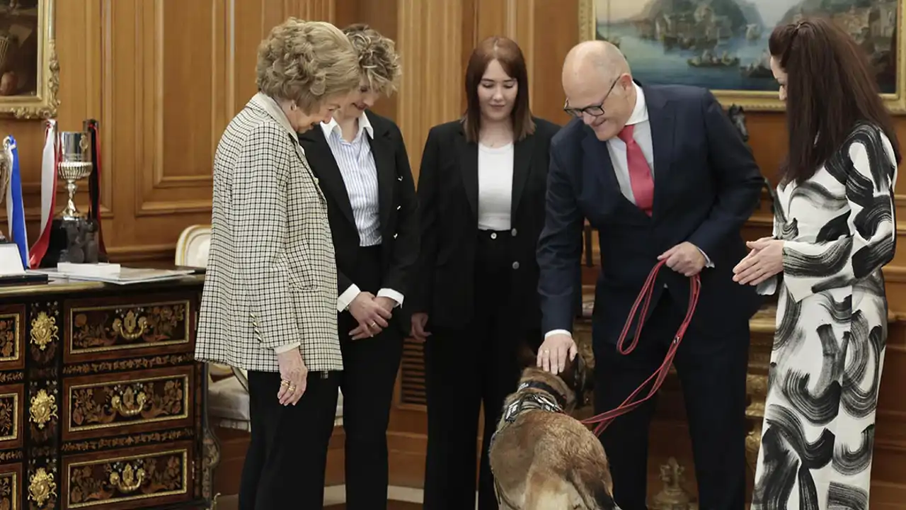 La Reina Sofía con los héroes de 4 patas