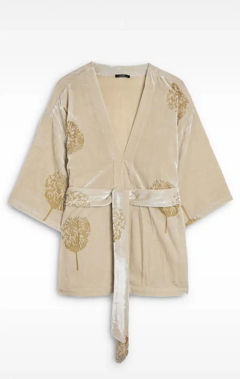 Kimono estampado aterciopelado de Parfois 49,99 euros 