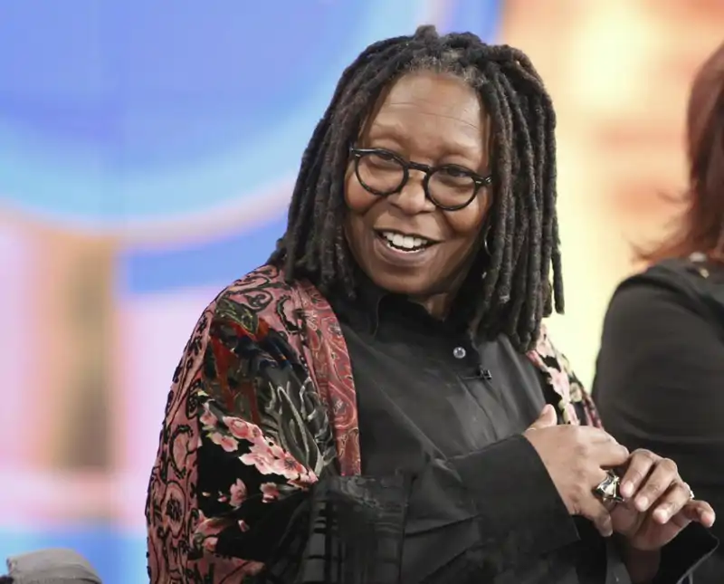 the-view-whoopi-goldberg-sepsis-double-pneumonia-fans-1552061641