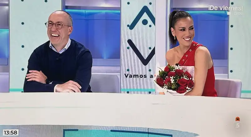 Patricia Pardo recibe un ramo de rosas en 'Vamos a ver'