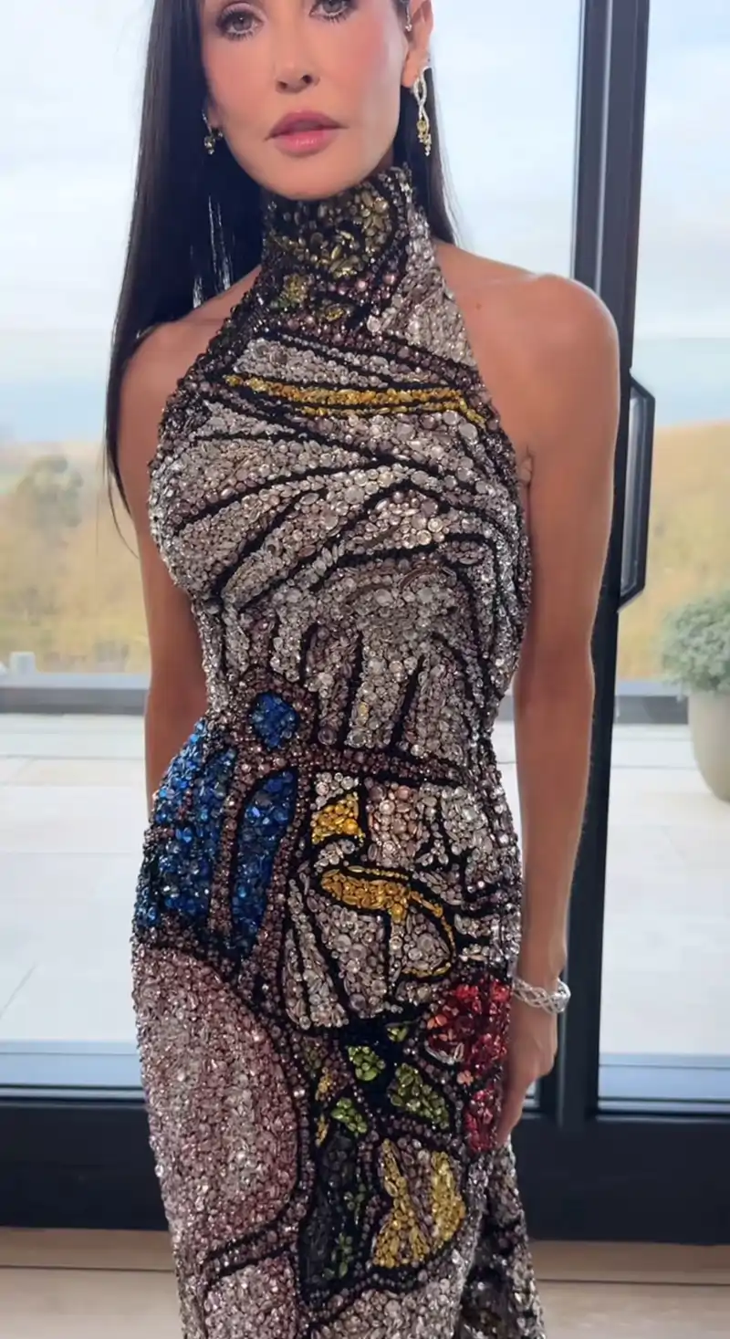 El espectacular diseño del vestido de Demi Moore para asistir a los Premios Bafta 2025