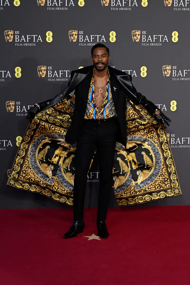 El estampado de Versace más desubicado de la alfombra roja de los Premios Bafta 2025