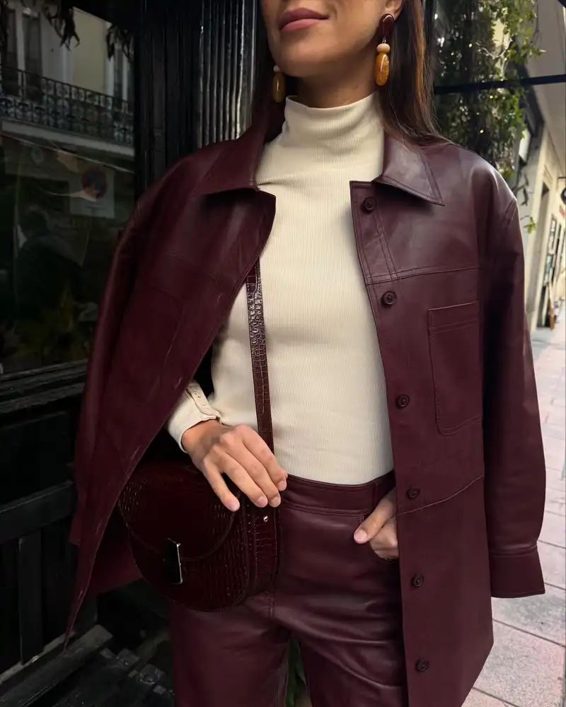 El perfecto look burgundy de Sassa de Osma que tenemos que fichar de cara a primavera