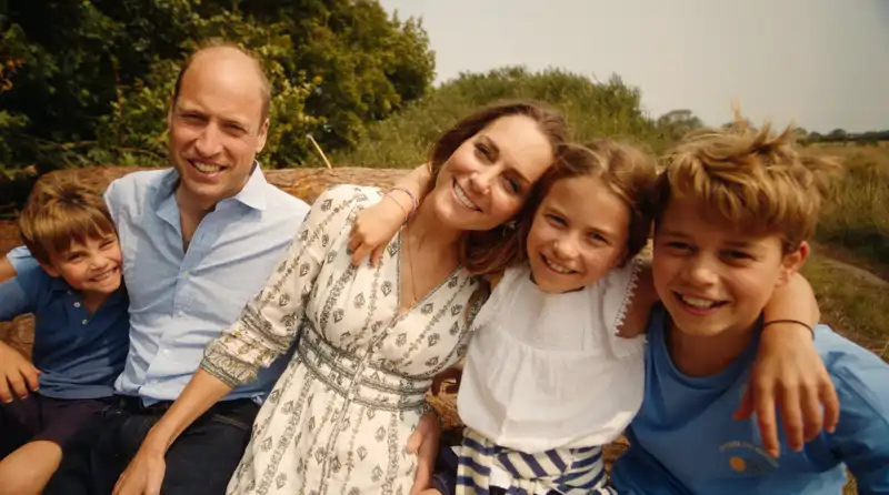 Kate y Guillermo con su hijo pequeño Louis