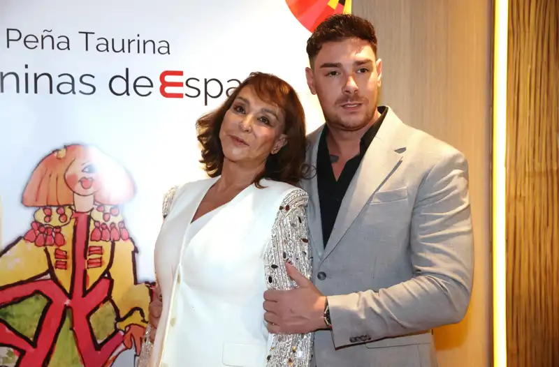 María Ángeles Grajal y Jacobo Ostos durante los Premios Meninas de España