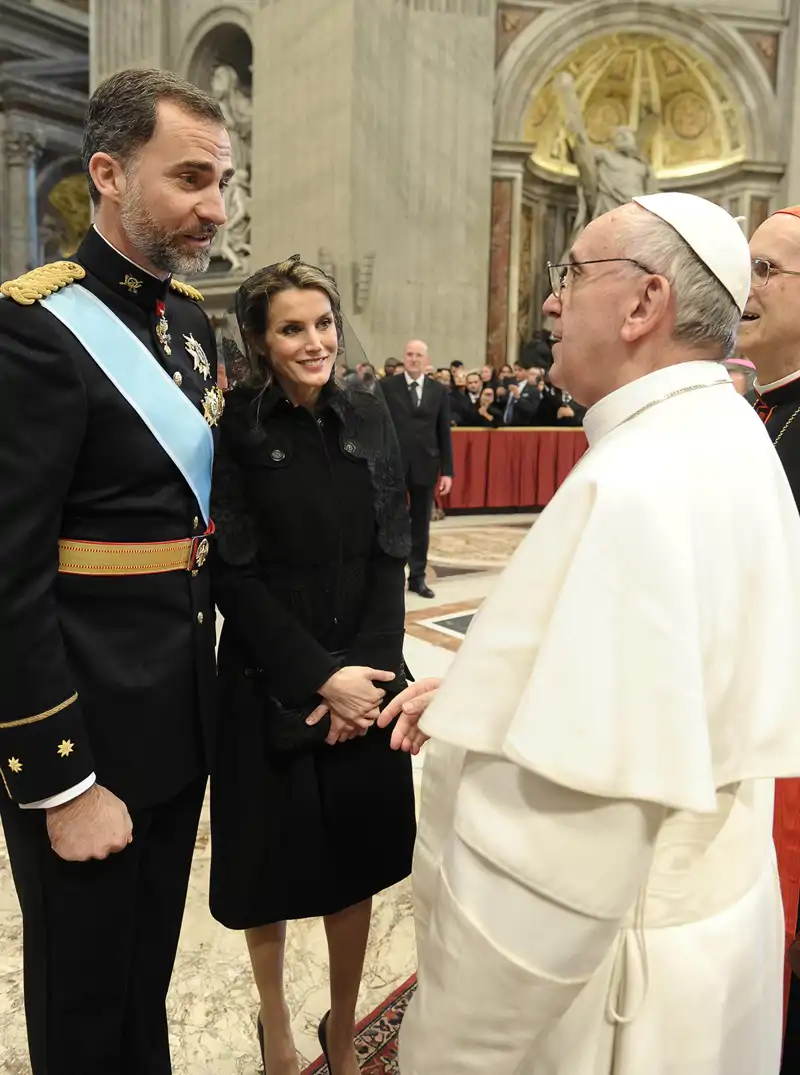 Los Reyes Felipe y Letizia en la misa inaugural del Papa Francisco