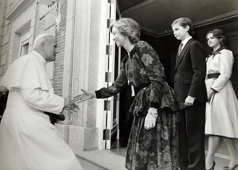 El Papa Juan Pablo II, recibido en La Zarzuela en 1982