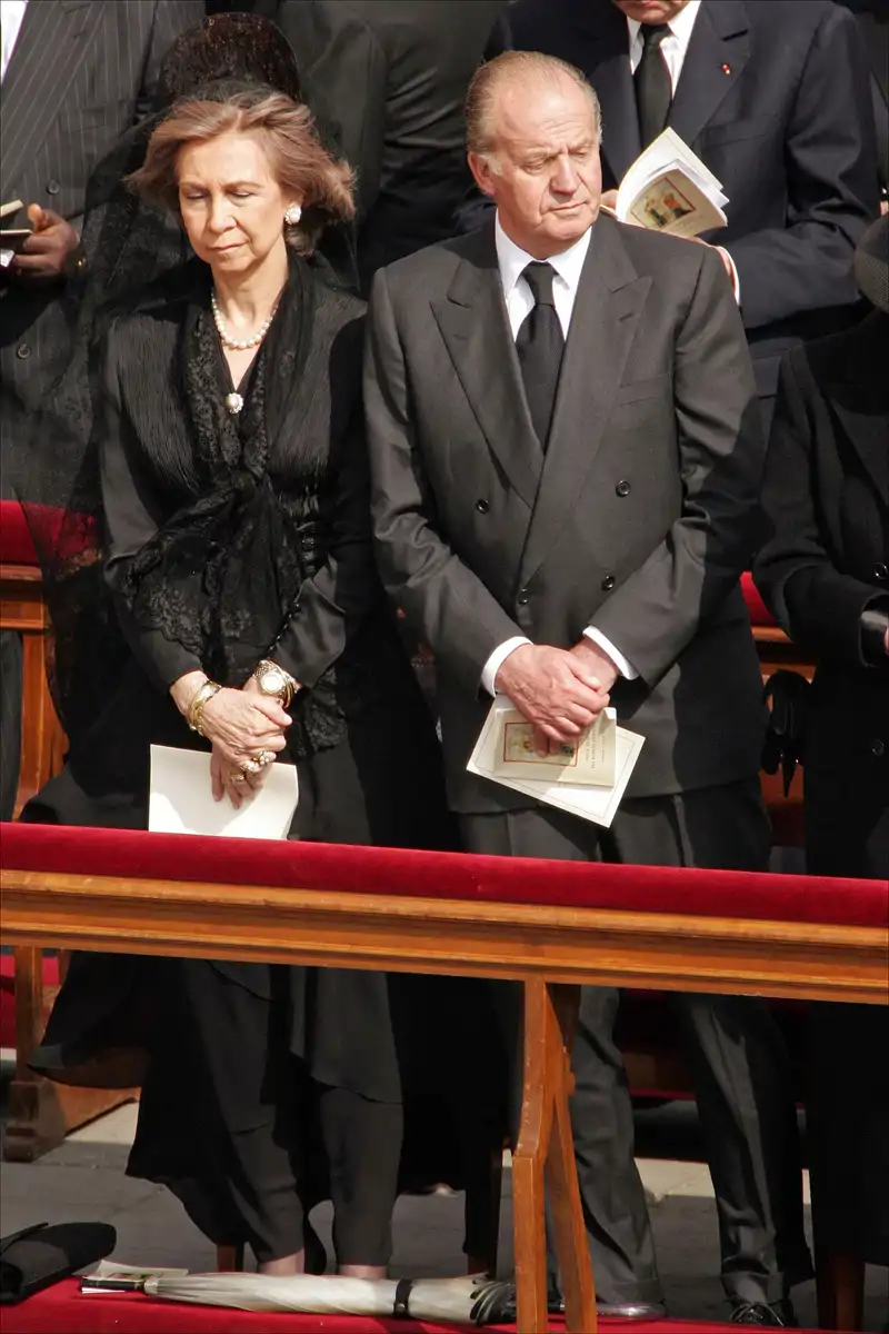 El Rey Juan Carlos y la Reina Sofía, juntos en el funeral de Juan Pablo II, en 2005