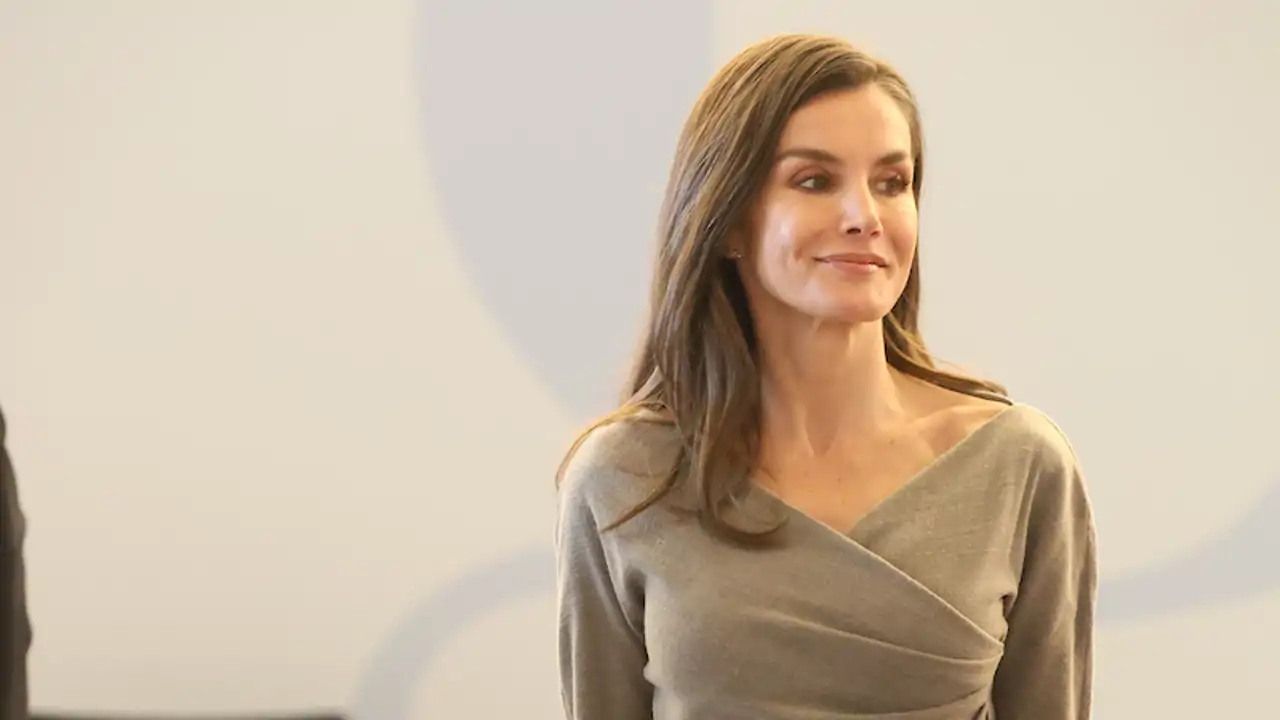 La prensa italiana se planta ante el look de Reina del reciclaje de Letizia que genera un curioso debate