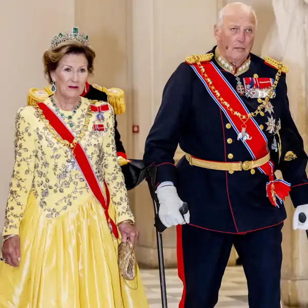 Los Reyes Harald y Sonia de Noruega, foto de archivo