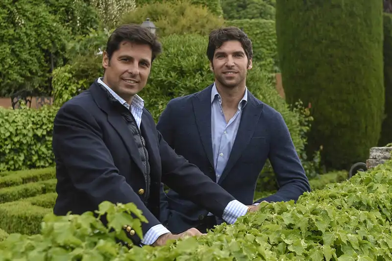 Los toreros Francisco Rivera Ordóñez y Cayetano Rivera Ordóñez durante la presentación del " Mano a Mano " con motivo de la Feria del Corpus de Granada 2016