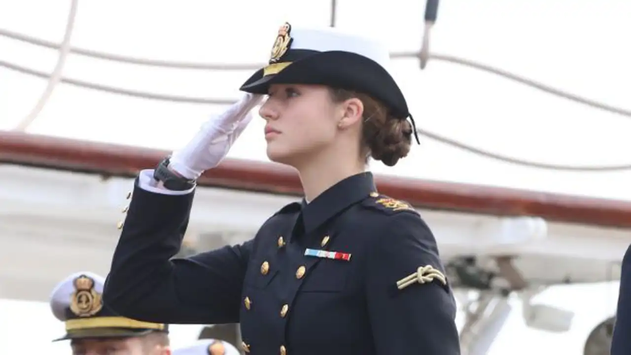 La prensa británica predice el futuro de la Princesa Leonor después de su paso por el Ejército: "Tiene en quién fijarse"