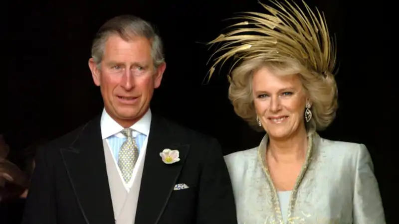 La Reina Camilla y Carlos III durante su boda. 