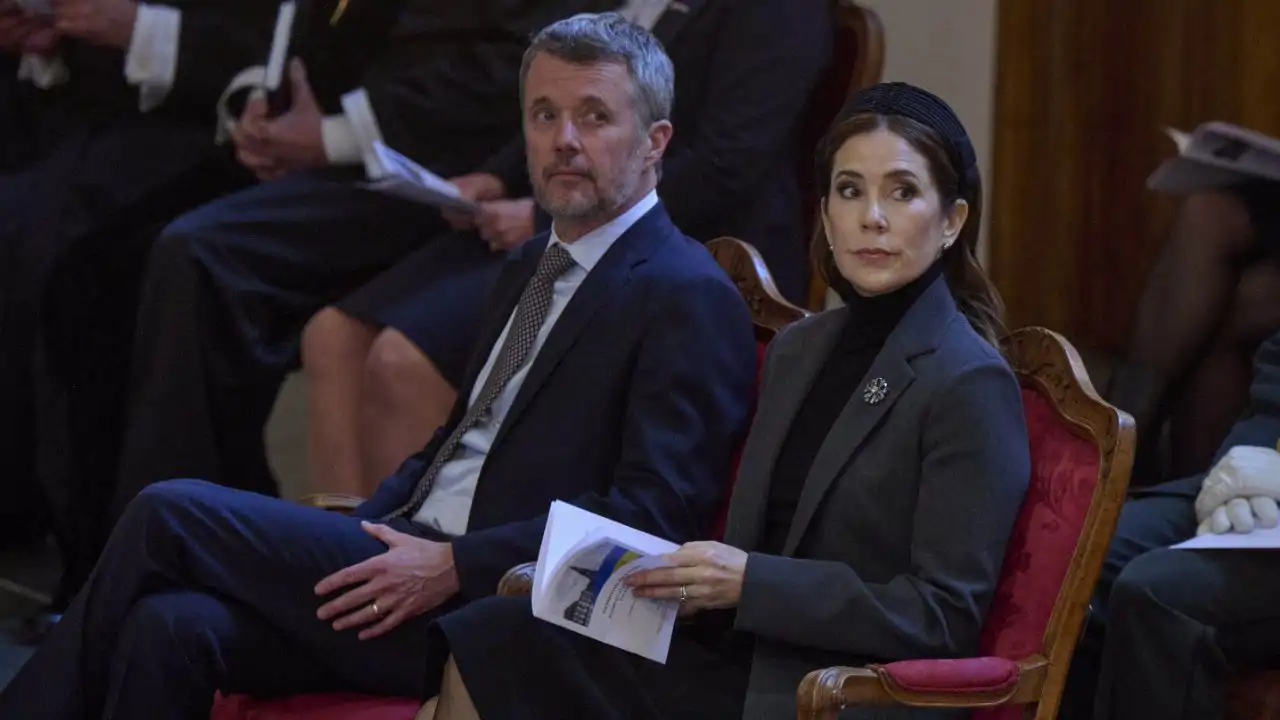 Mary y Federico de Dinamarca, distantes durante el último acto que han presidido. 