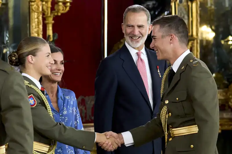 El simpático saludo de Leonor a un cadete en la Fiesta Nacional 2023