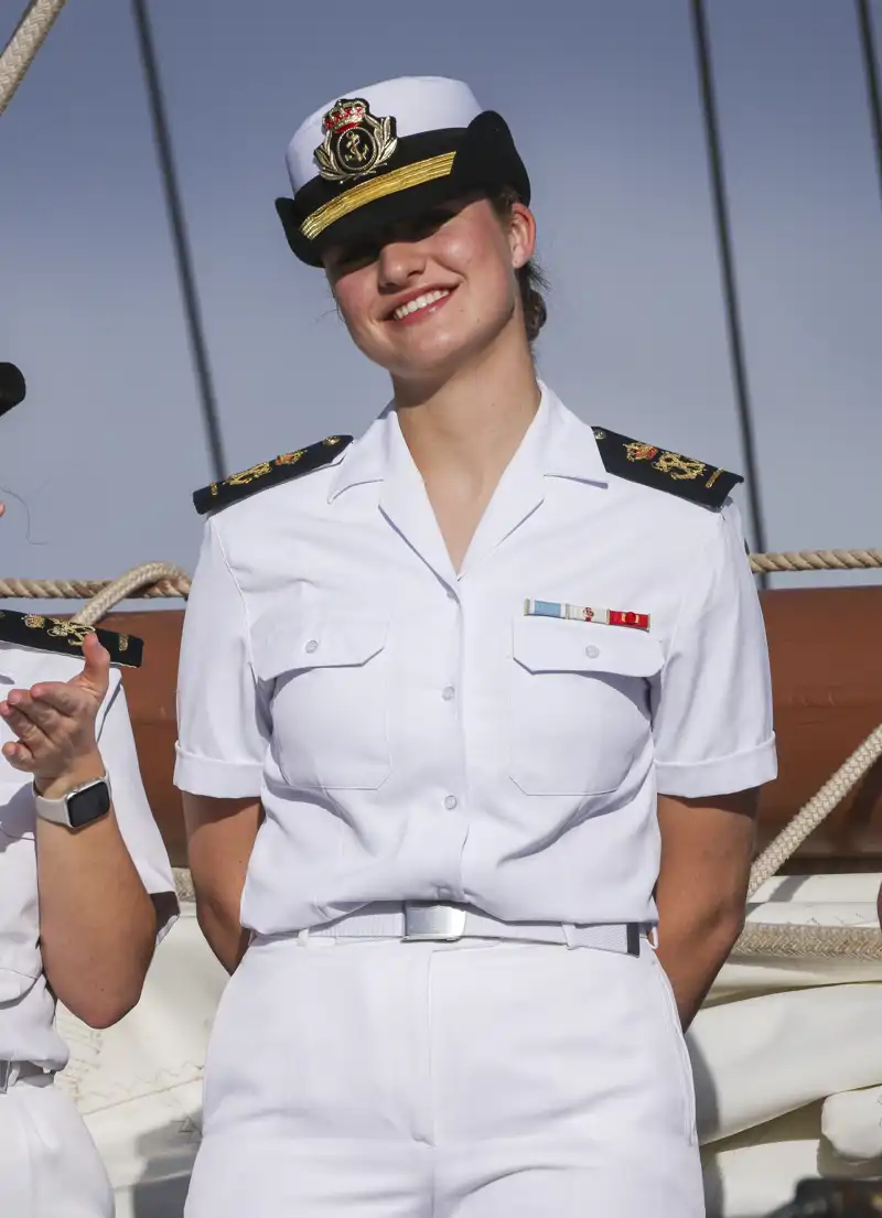 La Princesa Leonor, luciendo el uniforme de la Armada