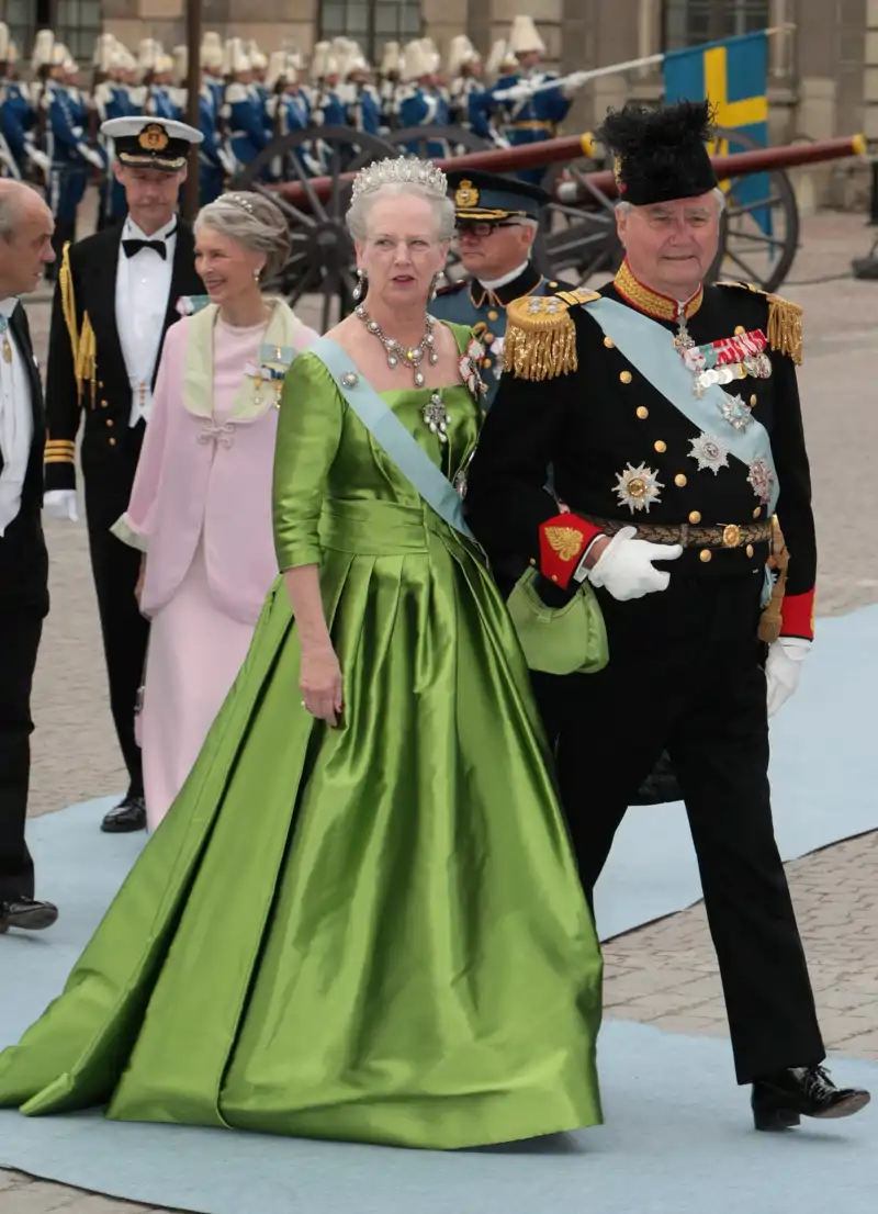 La Reina Margarita junto a su marido en la boda de la Princesa Victoria de Suecia en 2010