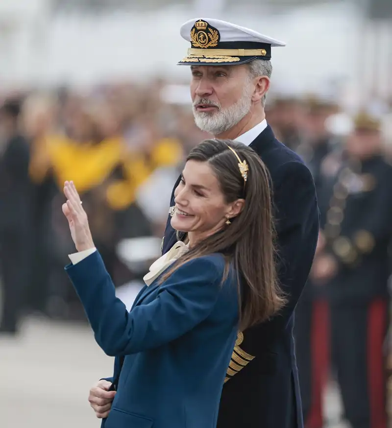 Los Reyes Felipe y Letizia, despidiendo a Leonor en Cádiz