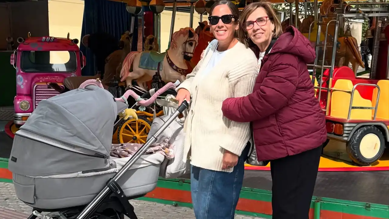 Anabel Pantoja y su madre, Merchi Bernal, en Sevilla.