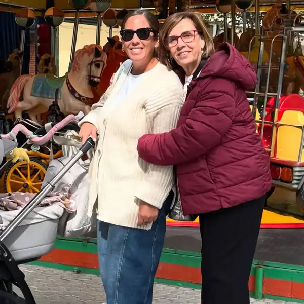 Anabel Pantoja y su madre, Merchi Bernal, en Sevilla.