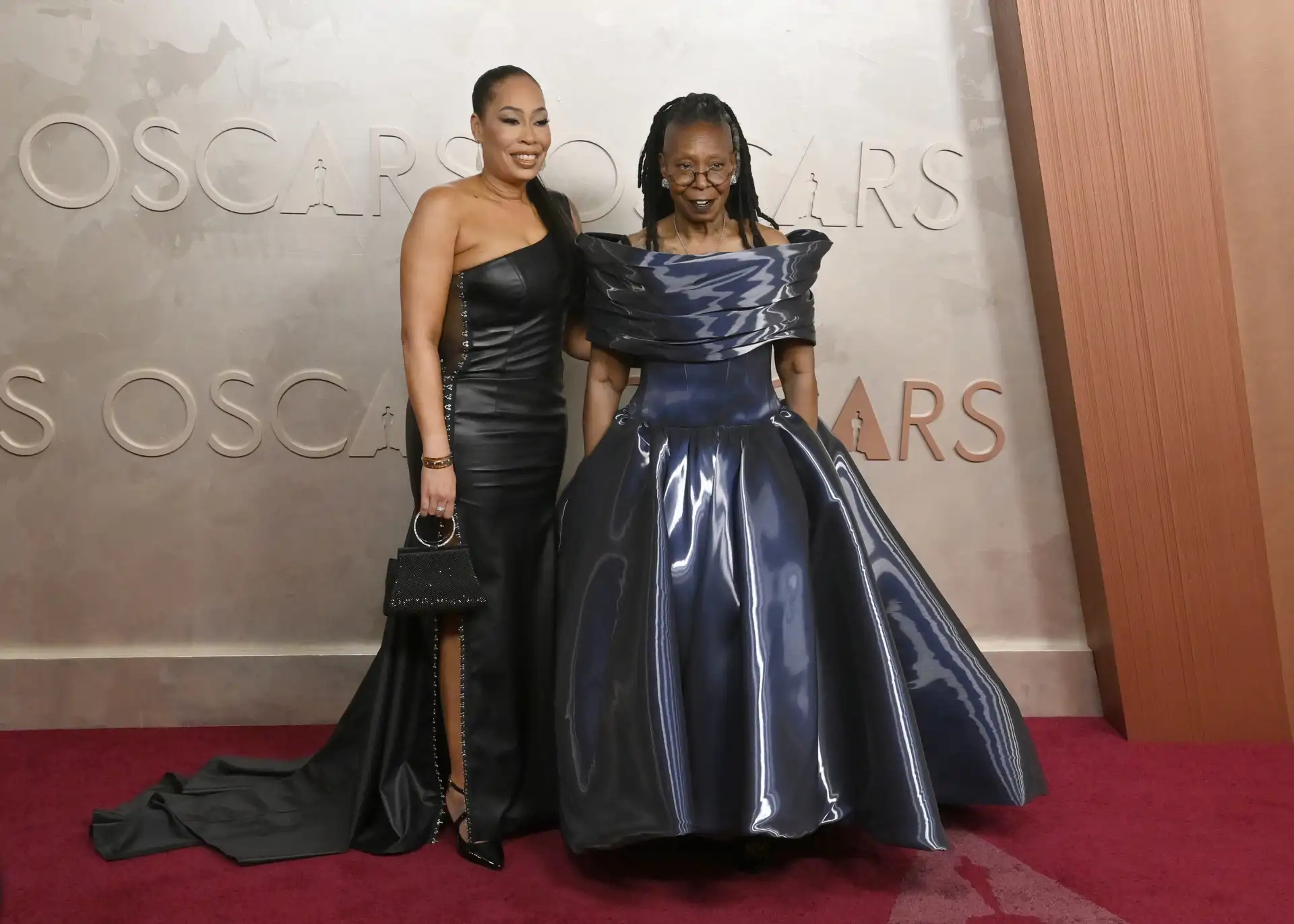 Alex Martin Dean y Whoopi Goldberg