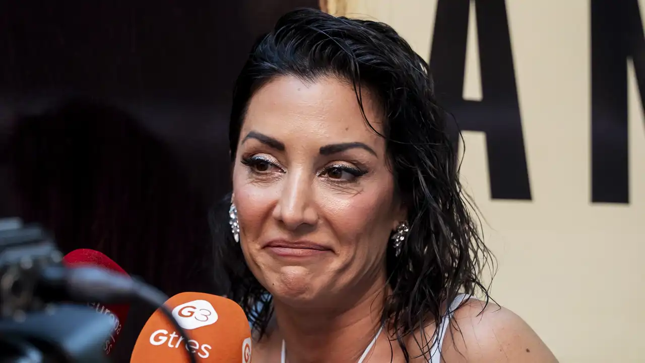 Nagore Robles atendiendo a los medios