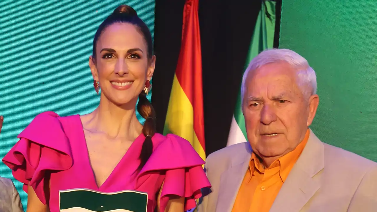 Nuria Fergó junto a su padre